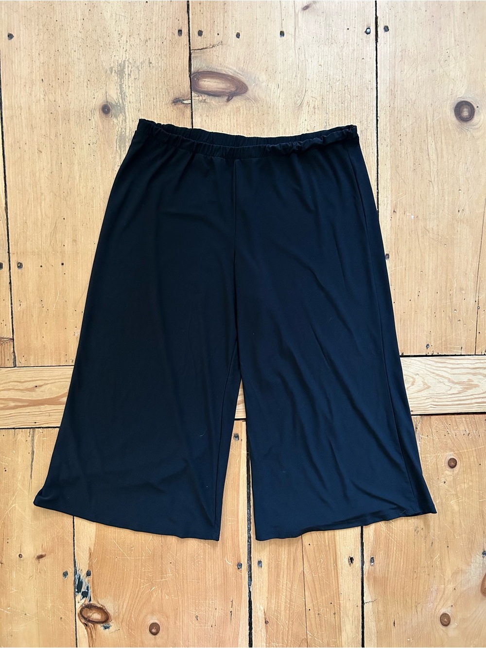 dressbarn Black Elastic Waist Gaucho Wide-Leg Capri Pants